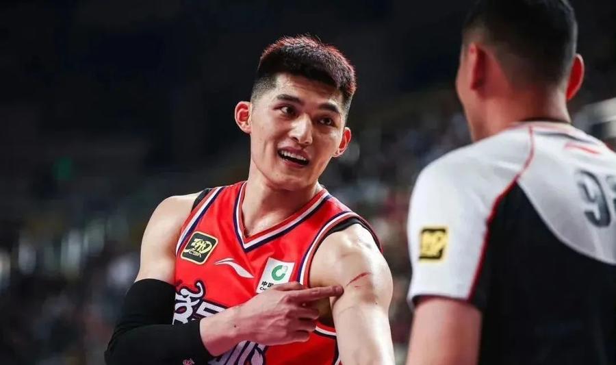 点球机会-离谱！纽约尼克斯再遭质疑备战欧篮联赛后金州勇士调整名单以备法甲，今晨广东宏远刷新队史纪录的简单介绍